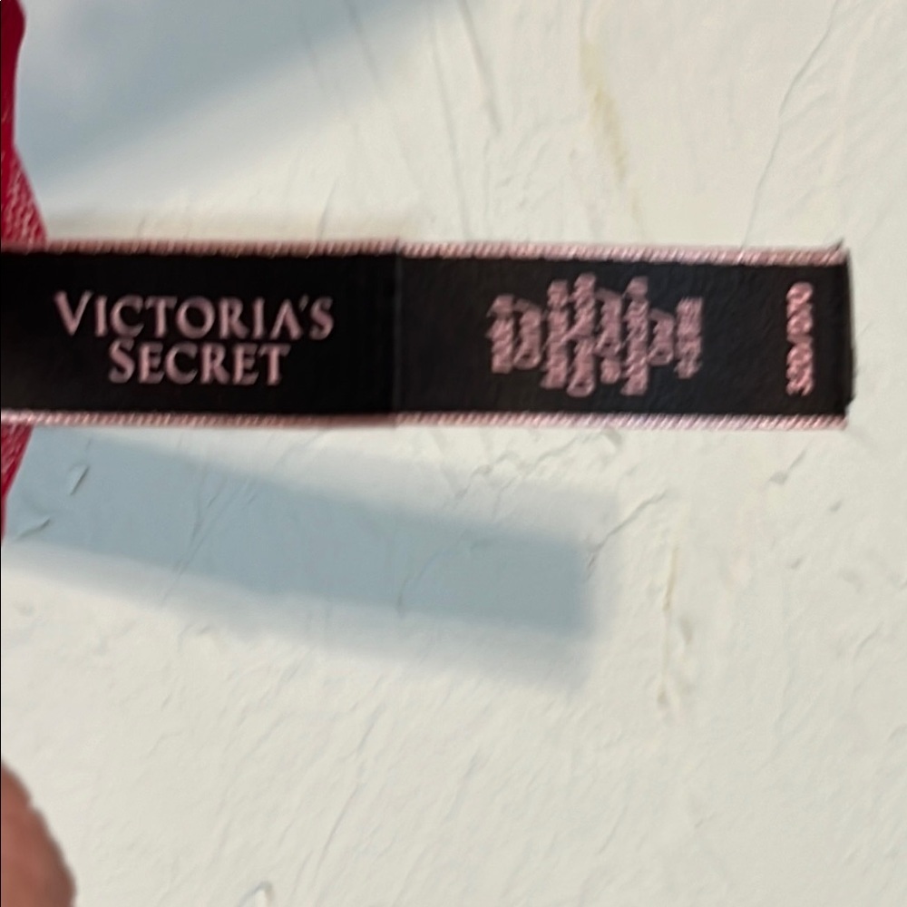 Victoria's Secret Red Unlined Plunge Bra 32D - Picture 2 of 5